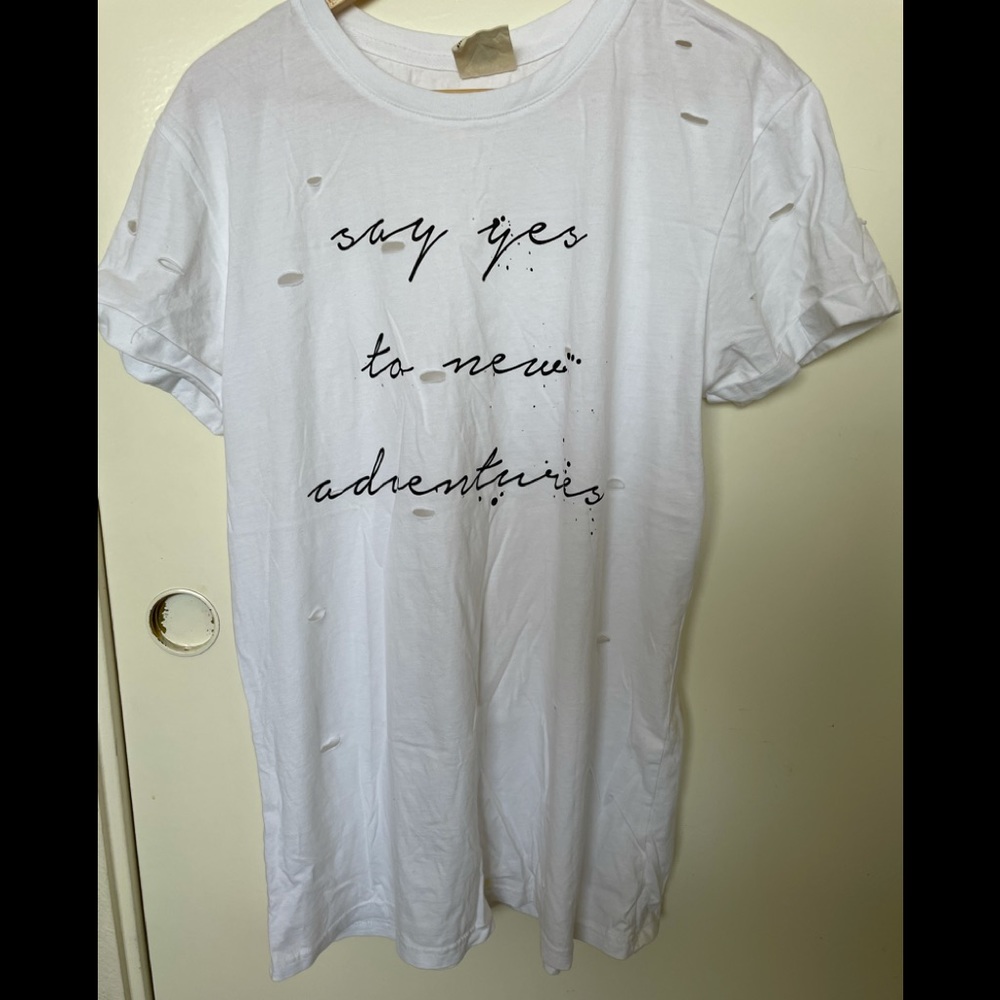 Broken style tee.